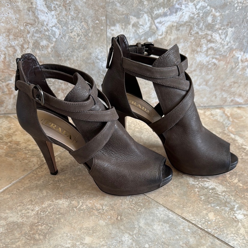 Prada Women's Calzature Donna Leather Grafite Capra Antic 2 Heels sz. 39 NEW!